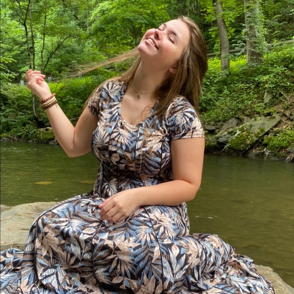 Meet your Posher, Amber - Picture 1 of 2